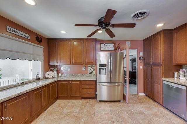 Detail Gallery Image 8 of 28 For 105 Regal St, Bakersfield,  CA 93308 - 3 Beds | 2 Baths