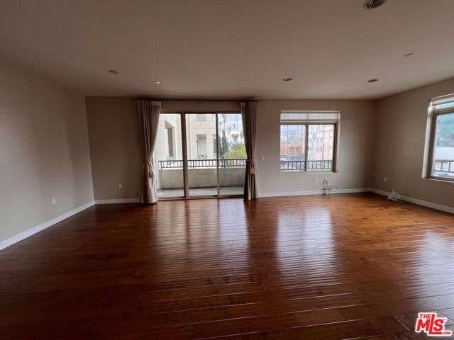 991 Arapahoe Street, Los Angeles CA: https://media.crmls.org/mediaz/5b004392-86e1-4349-9b1c-05ebc6cb54e1.jpg
