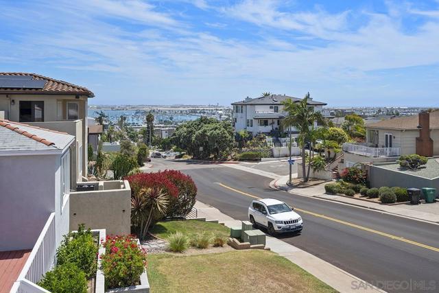 3428 Garrison St, San Diego CA: https://media.crmls.org/mediaz/5b005201-bf99-4517-9a54-d9427a8ef353.jpg