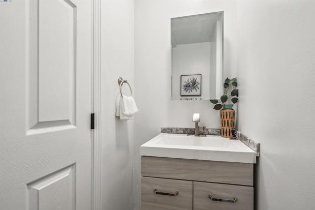 316 3Rd Ave S, Pleasant Hill CA: https://media.crmls.org/mediaz/5b00563b-3cb9-4dd7-a9ff-7739472c1bf6.jpg