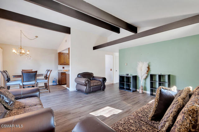 246 W Vineyard Avenue, Oxnard CA: https://media.crmls.org/mediaz/5b0064e7-bd79-49a5-8df2-06b47356fb68.jpg