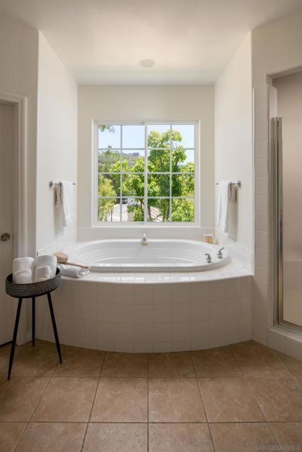 1432 Schoolhouse Way, San Marcos CA: https://media.crmls.org/mediaz/5b00b107-5454-4d46-b1d4-1c628acdc84f.jpg