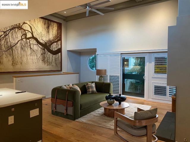 190 Cleaveland Rd, Pleasant Hill CA: https://media.crmls.org/mediaz/5b00de3a-18e2-4226-97b3-6c77f6087498.jpg
