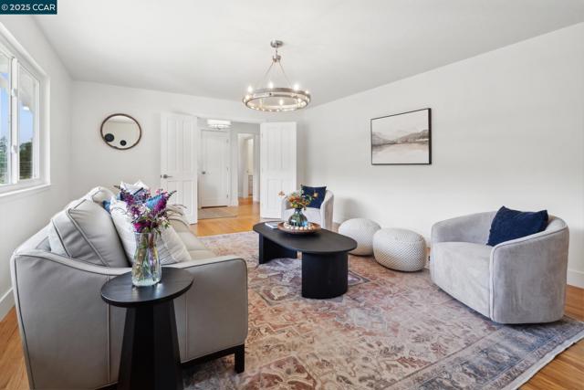 3739 Northridge Dr, Concord CA: https://media.crmls.org/mediaz/5b00ead0-2f29-4a57-8e13-094f66f8362c.jpg