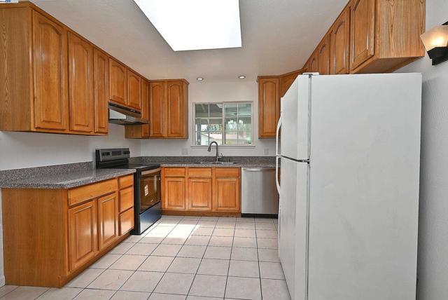7144 Prince Dr, Dublin CA: https://media.crmls.org/mediaz/5b00eef1-fd7c-480b-89e2-e6df343af61e.jpg
