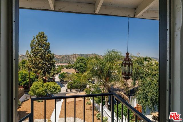 621 Isabel Street, Los Angeles CA: https://media.crmls.org/mediaz/5b010dad-9784-468d-85e2-4a541c0052c2.jpg