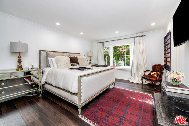 13109 Valley Vista Boulevard, Studio City CA: https://media.crmls.org/mediaz/5b013fd6-1209-4606-9685-32290bc466d0.jpg