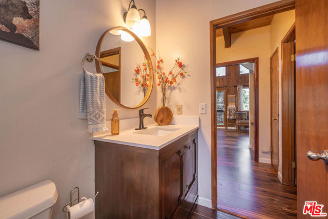 817 Grass Valley Road, Lake Arrowhead CA: https://media.crmls.org/mediaz/5b014372-1942-41fe-9d81-6904ac70b2f9.jpg