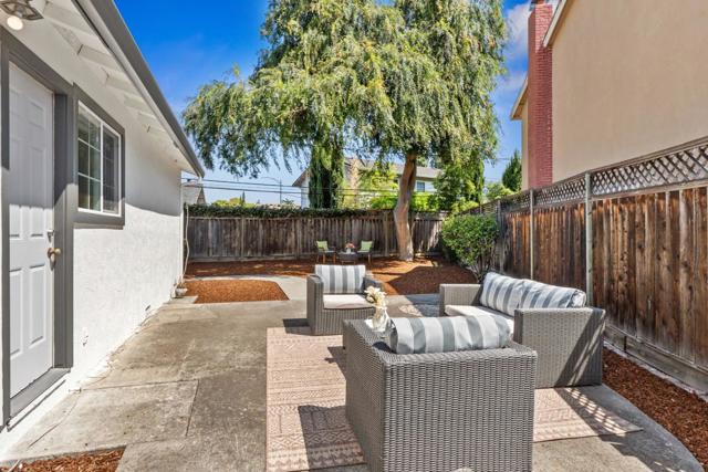 1776 Via Flores, San Jose CA: https://media.crmls.org/mediaz/5b01748a-e4f0-416d-a070-35e33ef552c9.jpg