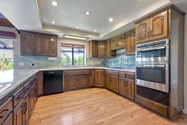 Detail Gallery Image 5 of 53 For 338 Skyline Dr, Vista,  CA 92084 - 4 Beds | 2 Baths