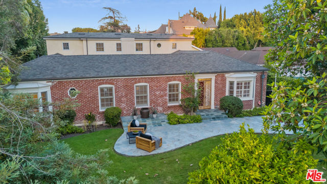 632 S Arden Boulevard, Los Angeles CA: https://media.crmls.org/mediaz/5b027435-7a48-49d2-9357-6b82d53ddbb5.jpg