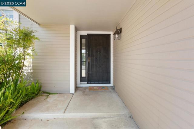 313 Willowwood Ct, Vacaville CA: https://media.crmls.org/mediaz/5b02ada2-8f84-4a96-bf35-63aa7959f86a.jpg