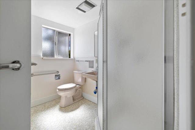 15 Naranja Way, Portola Valley CA: https://media.crmls.org/mediaz/5b02cb98-49a3-431d-ae4f-7a8ce6a978a2.jpg