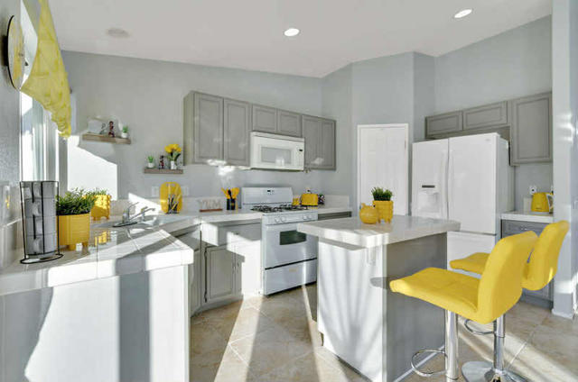 Image 11 of 32 For 83939 Carolina Court