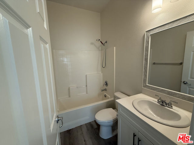 65 Plateau, Irvine CA: https://media.crmls.org/mediaz/5b031eaa-9b8f-4ff2-9c20-5e70de9644d8.jpg