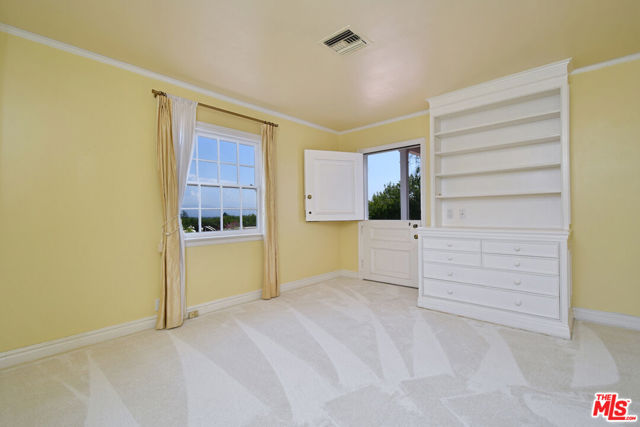 4141 Knobhill Drive, Sherman Oaks CA: https://media.crmls.org/mediaz/5b039b3a-6180-4ab7-a506-20d48ff65fe1.jpg