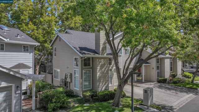 235 Pebblecreek Ct, Martinez CA: https://media.crmls.org/mediaz/5b03a98d-0501-441c-b90d-75a0484d8c1d.jpg