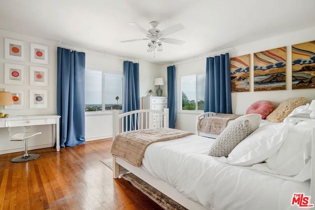 3691 Aureola Boulevard, View Park CA: https://media.crmls.org/mediaz/5b03c4aa-28c2-4be6-bf7f-5f58a9b180de.jpg