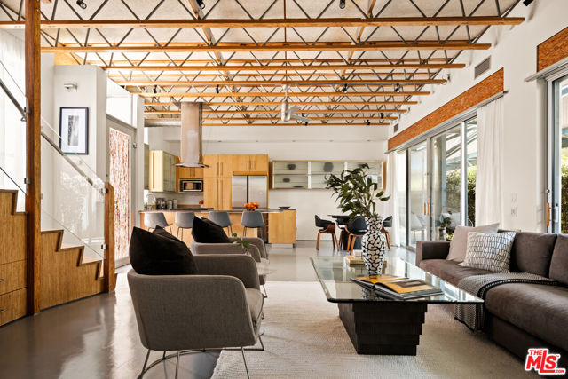 619 San Juan Avenue, Venice CA: https://media.crmls.org/mediaz/5b03fbf2-9350-402e-93c9-44b53069598c.jpg