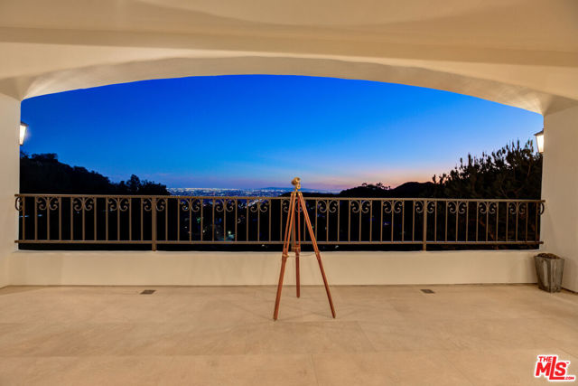 7212 Mulholland Drive Los Angeles, California