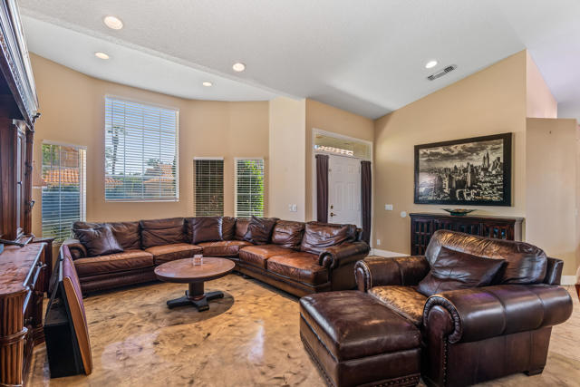 340 Augusta Drive, Palm Desert CA: https://media.crmls.org/mediaz/5b04e4cc-96cc-49d3-b8eb-90824992d408.jpg