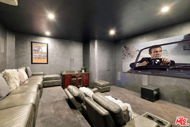 8835 Evanview Drive, Los Angeles CA: https://media.crmls.org/mediaz/5b0520c0-7bd7-4dc9-a8c2-ab1ff74683be.jpg