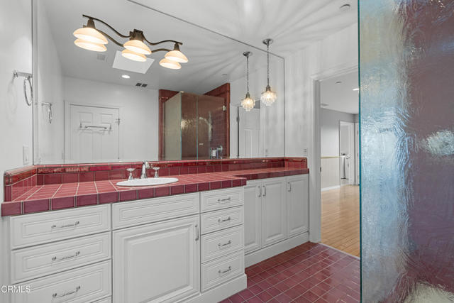 2102 Buena Vista Drive, Camarillo CA: https://media.crmls.org/mediaz/5b0528b8-bed5-4474-baac-2f5b9d219210.jpg