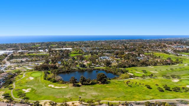 571 Lynwood Dr, Encinitas CA: https://media.crmls.org/mediaz/5b056656-f102-4c1d-939a-fabf4593fd6e.jpg