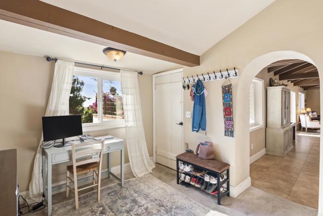 10013 Pandora Drive, La Mesa CA: https://media.crmls.org/mediaz/5b056d00-de3d-4d32-bacb-49ccba463bc6.jpg