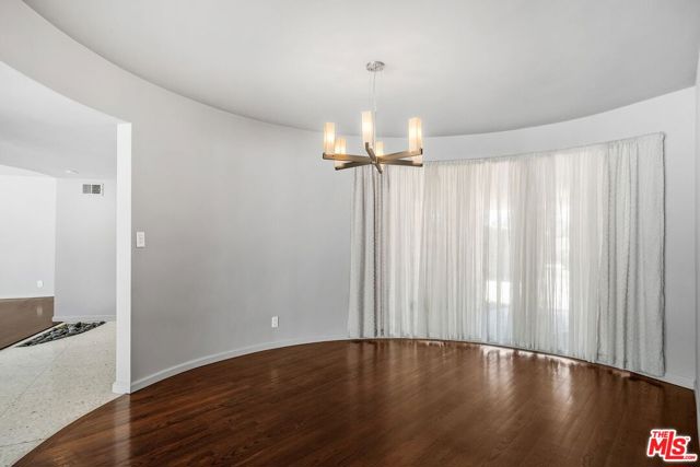 6616 Wooster Avenue, Los Angeles CA: https://media.crmls.org/mediaz/5b05c648-a10b-40ee-9984-1d98cf436c3d.jpg