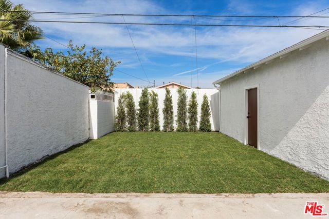 3815 W 60th Street, Los Angeles CA: https://media.crmls.org/mediaz/5b062fc1-7380-4d0d-a618-e4637806042c.jpg