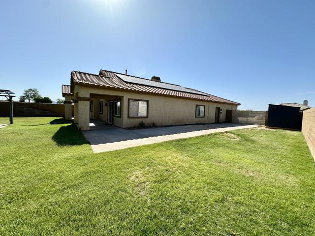 3827 Sandy Point Drive, Blythe CA: https://media.crmls.org/mediaz/5b063345-ef08-4220-9a48-6a0e1a04ea62.jpg
