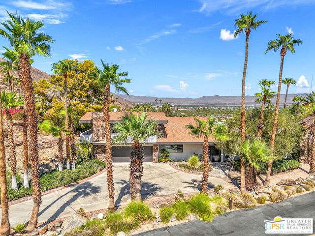13 Cahuilla Hills Drive, Palm Springs CA: https://media.crmls.org/mediaz/5b064899-302e-43e3-ab8a-aecc1ee4081f.jpg