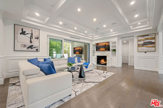 126 N Canyon View Drive, Los Angeles CA: https://media.crmls.org/mediaz/5b066be3-8b3f-4ac2-a82d-1f9d6ffaf502.jpg