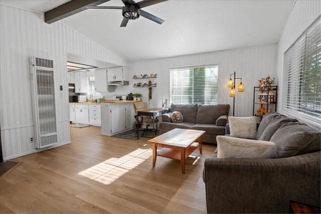 206 E Barker Boulevard, Big Bear CA: https://media.crmls.org/mediaz/5b076819-16b5-4d04-a917-cd6bb9a79164.jpg
