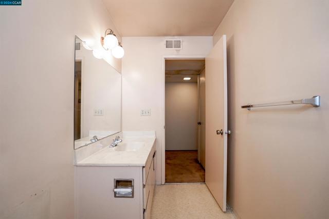 2211 Latham St, Mountain View, California 94040, 2 Bedrooms Bedrooms, ,2 BathroomsBathrooms,Condominium,For Sale,Latham St,41052969
