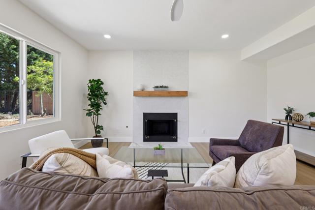 5471 Papagallo Drive, Oceanside CA: https://media.crmls.org/mediaz/5b07ca19-e5c4-4a0f-99e3-45f07972566f.jpg