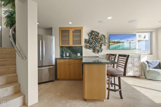 3629 Ocean Drive, Oxnard CA: https://media.crmls.org/mediaz/5b07f876-c691-42de-9149-d57efe9d8038.jpg