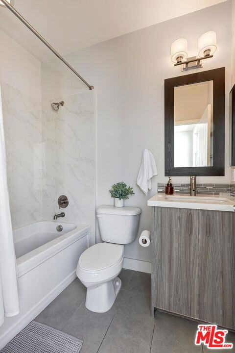 2753 Waverly Drive, Los Angeles CA: https://media.crmls.org/mediaz/5b080cde-2f03-4481-9550-be94403d7313.jpg