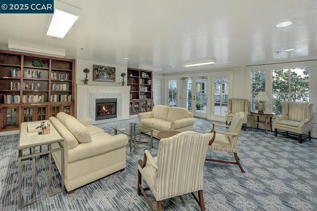 1840 Tice Creek Dr, Walnut Creek CA: https://media.crmls.org/mediaz/5b080e07-73ba-4b04-91b9-f3a07d5ca396.jpg