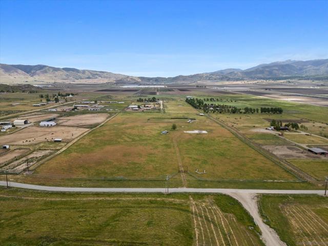 20256 Sasia RD, Tehachapi CA: https://media.crmls.org/mediaz/5b0810db-c09f-4c14-bf3f-b239a8365ff9.jpg