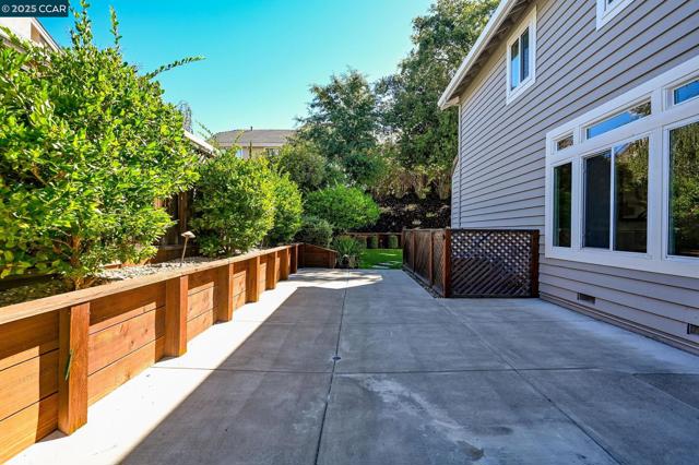 47 Kentfield Ct, Alamo CA: https://media.crmls.org/mediaz/5b084dca-0e36-45bc-ab50-7dc082b138ee.jpg