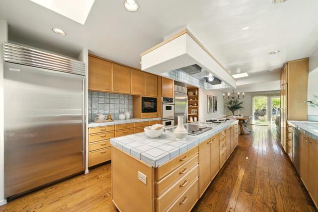 263 W Oakwood Boulevard, Redwood City CA: https://media.crmls.org/mediaz/5b089391-d1c2-4984-a907-9a3696de47ac.jpg