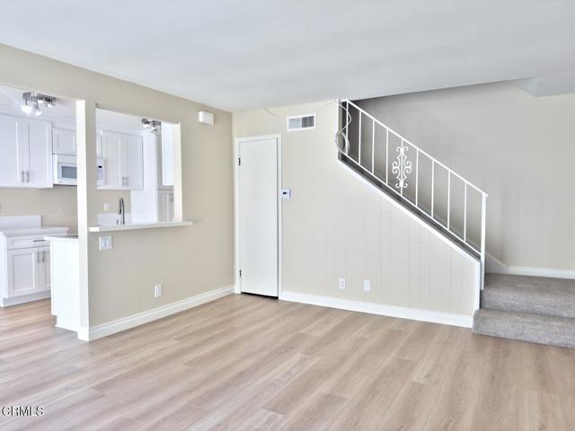 1169 Landsburn Circle, Westlake Village CA: https://media.crmls.org/mediaz/5b08ad07-88c3-4236-bc65-af41a2e99d07.jpg