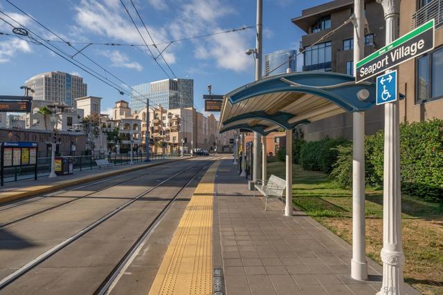 655 India St, San Diego CA: https://media.crmls.org/mediaz/5b08ca90-0f4f-427f-8094-1ce72268182d.jpg