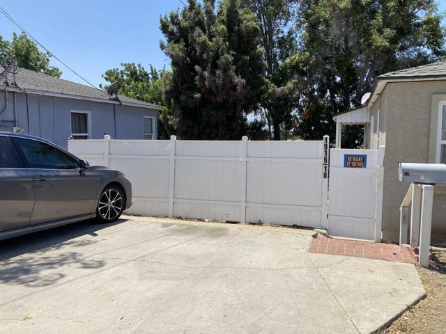 1916 1918 Skyline Drive, Lemon Grove CA: https://media.crmls.org/mediaz/5b08ce2e-26e6-4297-8ae2-80c636680286.jpg