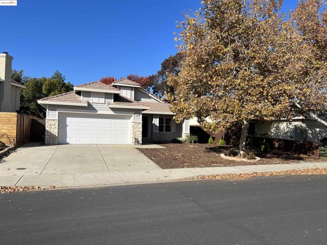 293 Amberleaf Way, Brentwood CA: https://media.crmls.org/mediaz/5b093c37-08ce-4687-8409-b7ef4b478909.jpg