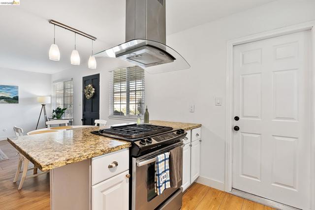 4855 Edgewood Ct, Oakley CA: https://media.crmls.org/mediaz/5b09856b-3097-4d22-b810-f69ad7820de3.jpg