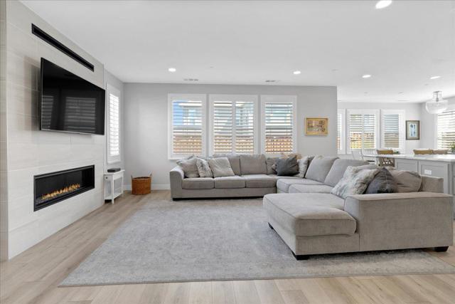 277 Skyview Drive, Marina CA: https://media.crmls.org/mediaz/5b09a455-0a30-4072-a4d3-8ecaf96d21eb.jpg