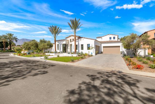 53603 Via Mallorca, La Quinta CA: https://media.crmls.org/mediaz/5b09af0f-00c0-45ae-ae1c-d0bd9b107857.jpg